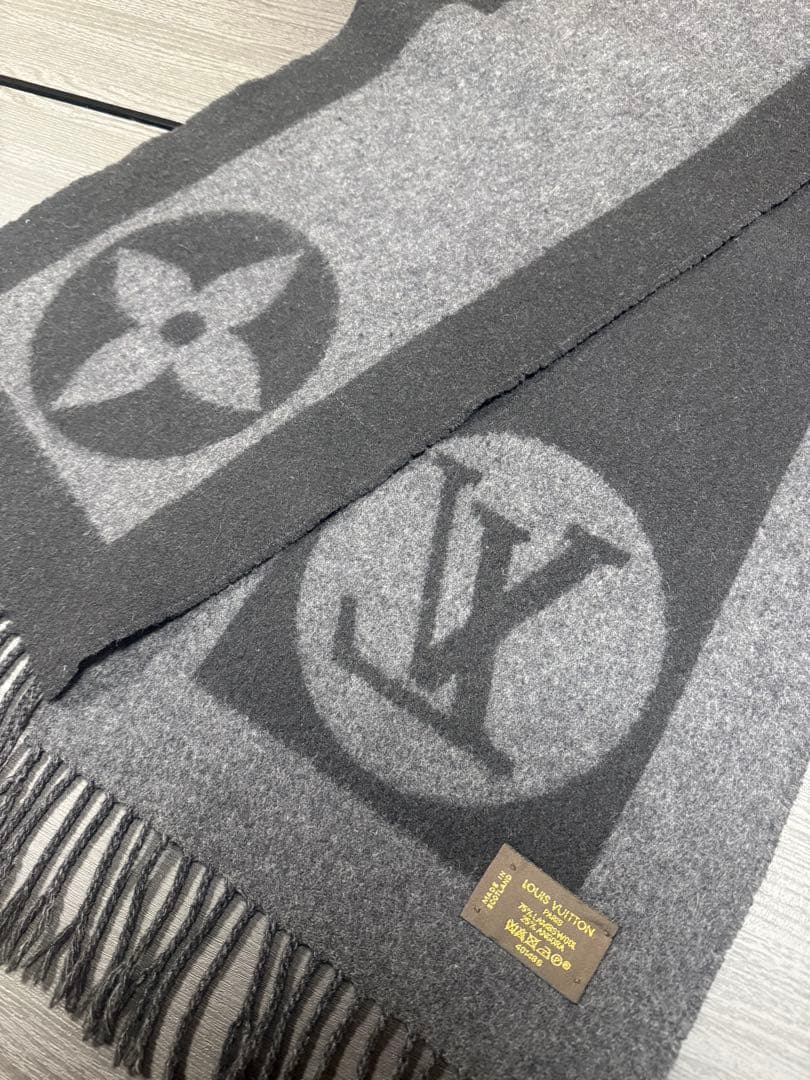 ルイヴィトンエシャルプカーディフ マフラーノワールブラックxグレー