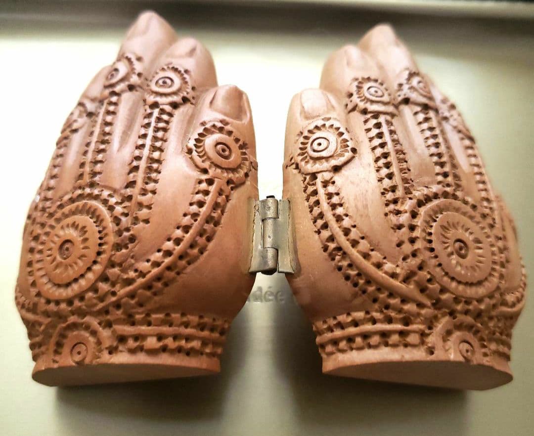 合掌　木彫り仏像　白檀