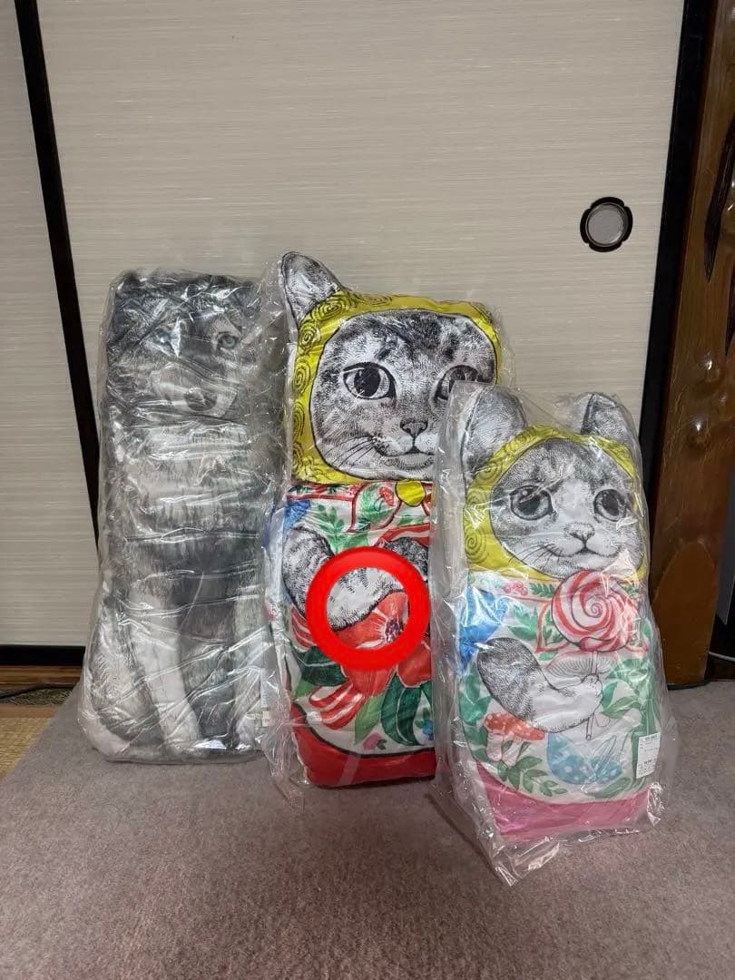 ヒグチユウコ　ネコリョーシカ　クッション