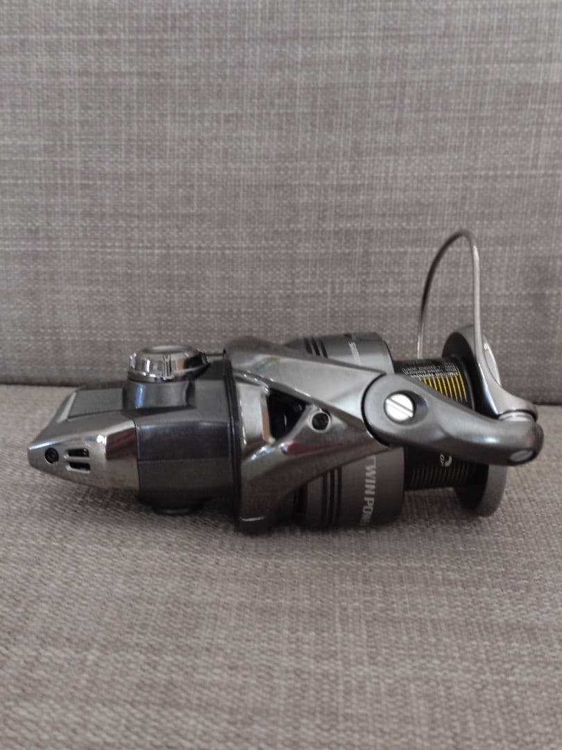 新品 シマノ SHIMANO スピニングリール 24 ツインパワー C3000