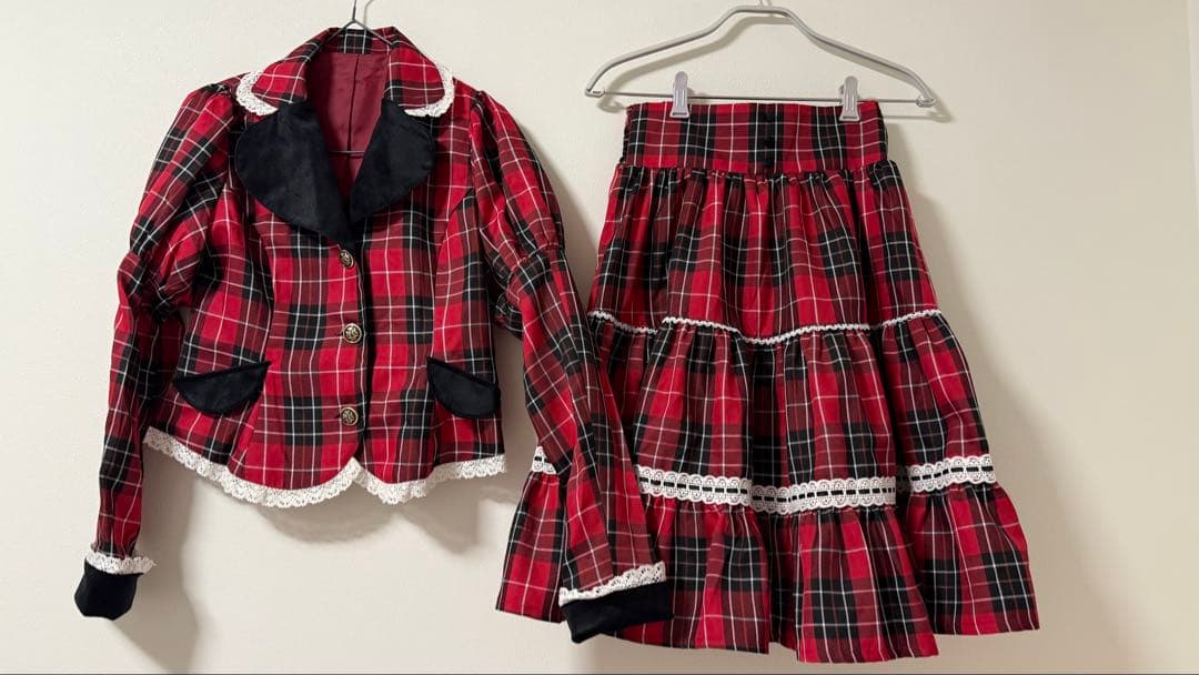 愛野えり しまむら ジャケット スカート ベレー帽 リボン ピアスセット