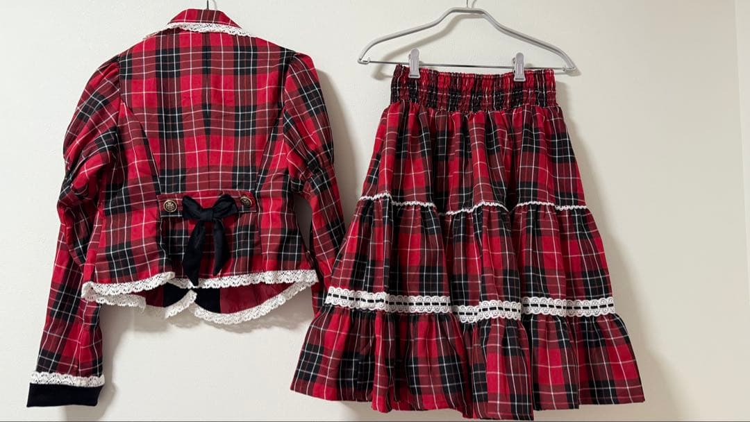 愛野えり しまむら ジャケット スカート ベレー帽 リボン ピアスセット