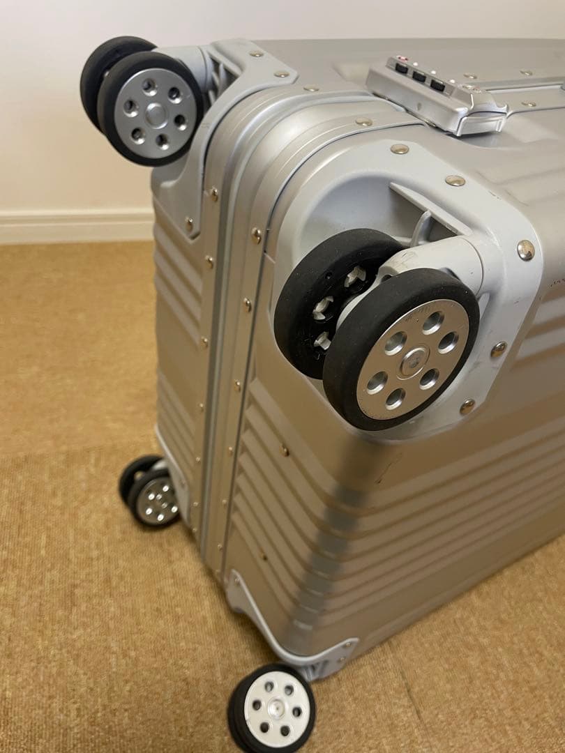 すざおんざまゆげ専用 非売品　メルセデスベンツ　スーツケース