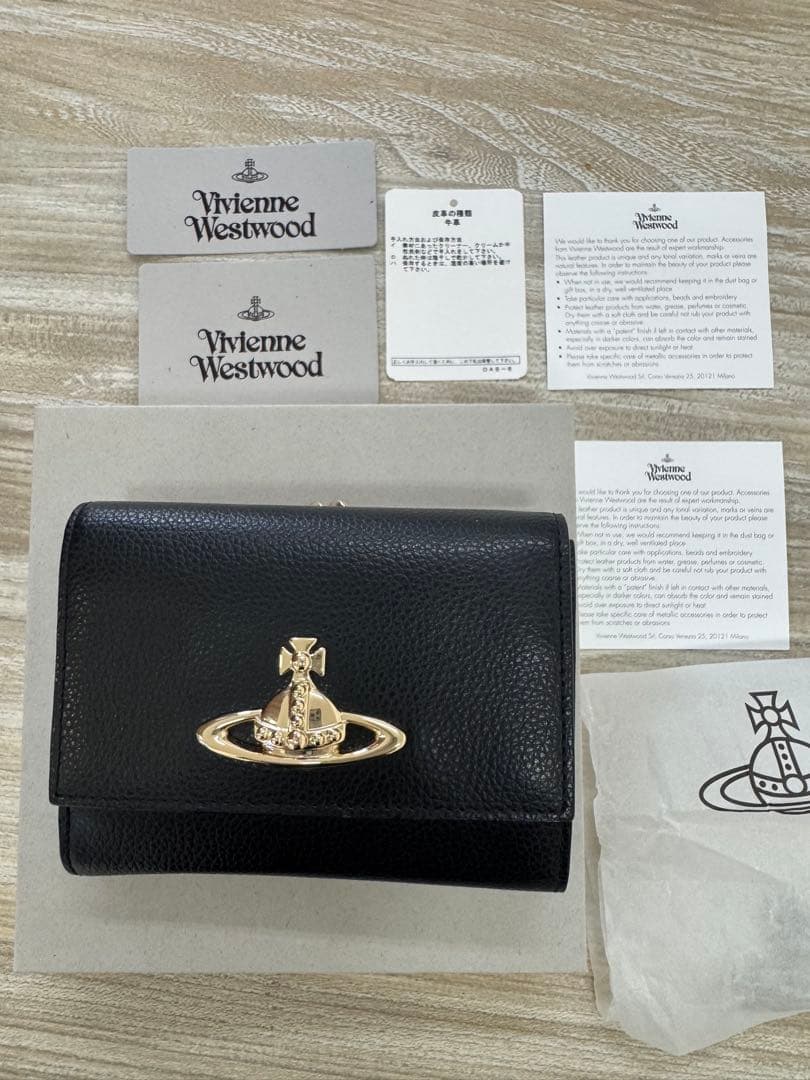 【新品】ヴィヴィアン・ウエストウッド　三つ折り財布 黒