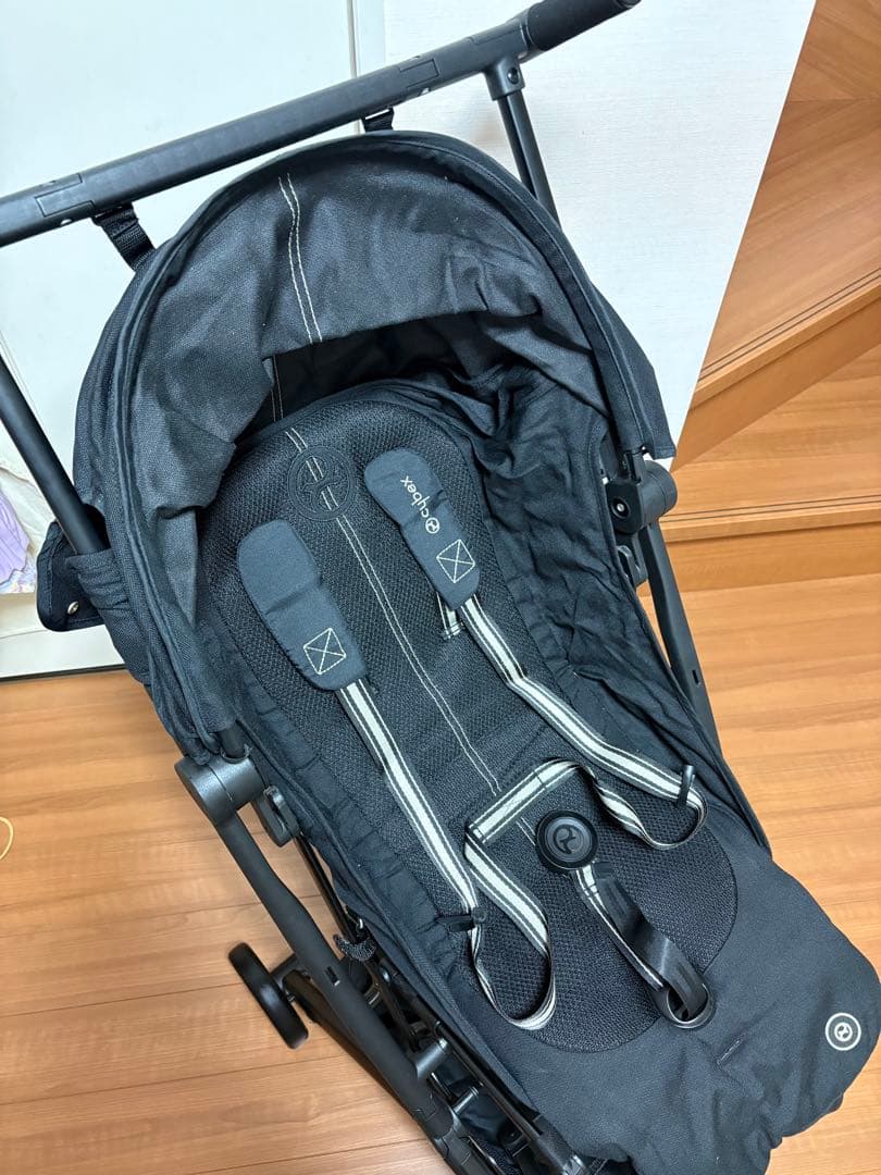 cybex ブラックベビーカー 折りたたみ式　2023