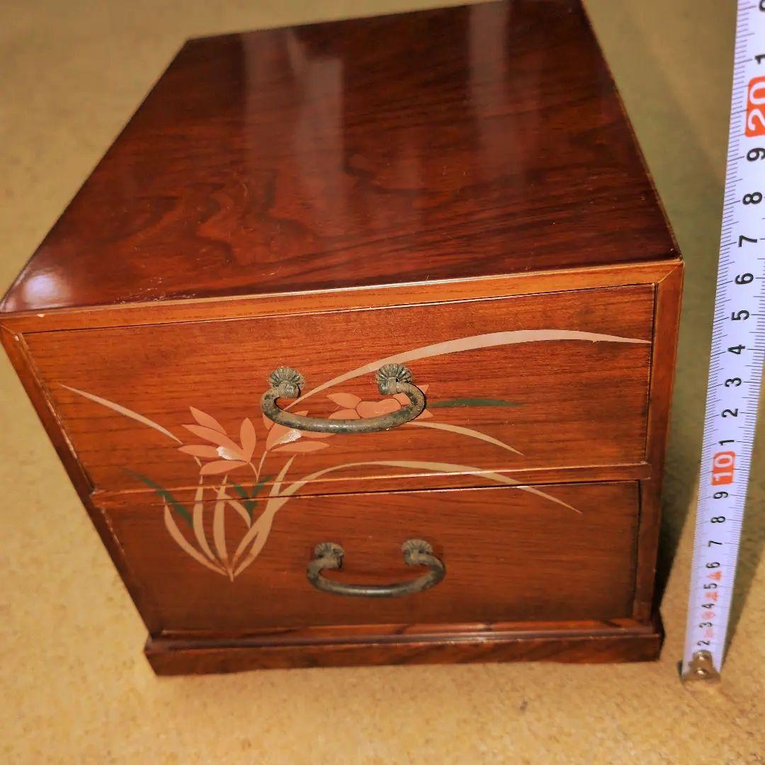 時計付木製タンス 和柄装飾　レトロ家具　ミニ箪笥　　和風で小さい小物入　引き出し