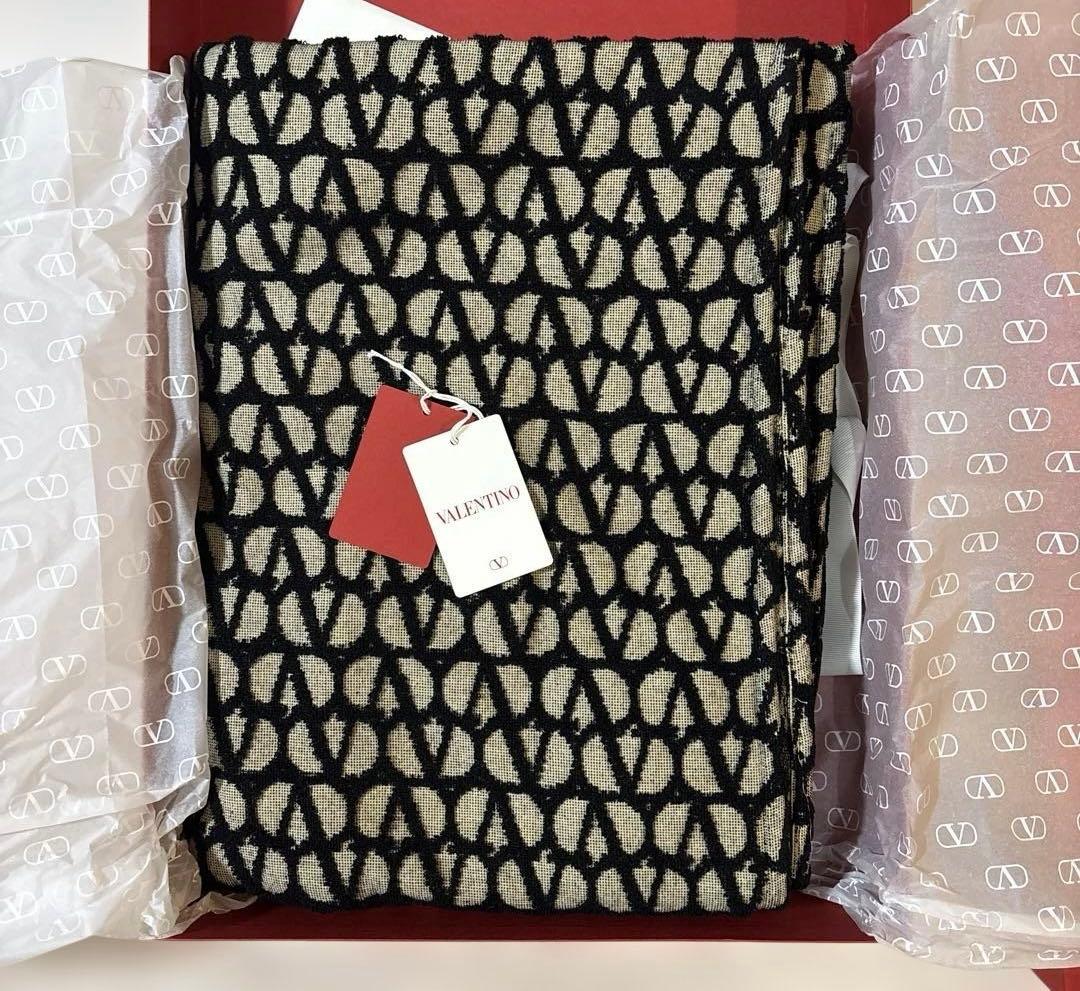 VALENTINO Vロゴ 総柄 大判 毛布 ブランケット