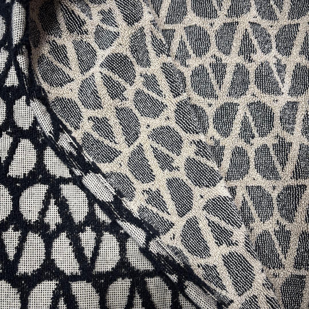 VALENTINO Vロゴ 総柄 大判 毛布 ブランケット