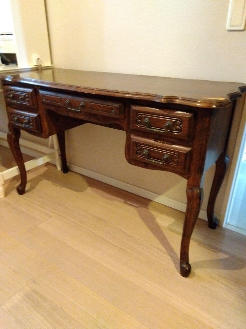 中古　海外輸入家具　ルーマニア製 デスク 机 ドレッサー 猫足 アンティーク調