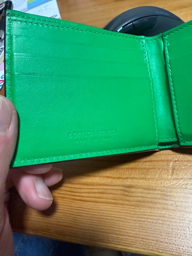 キラリ BOTTEGA VENETA 二つ折り財布 グリーン 美品❗️