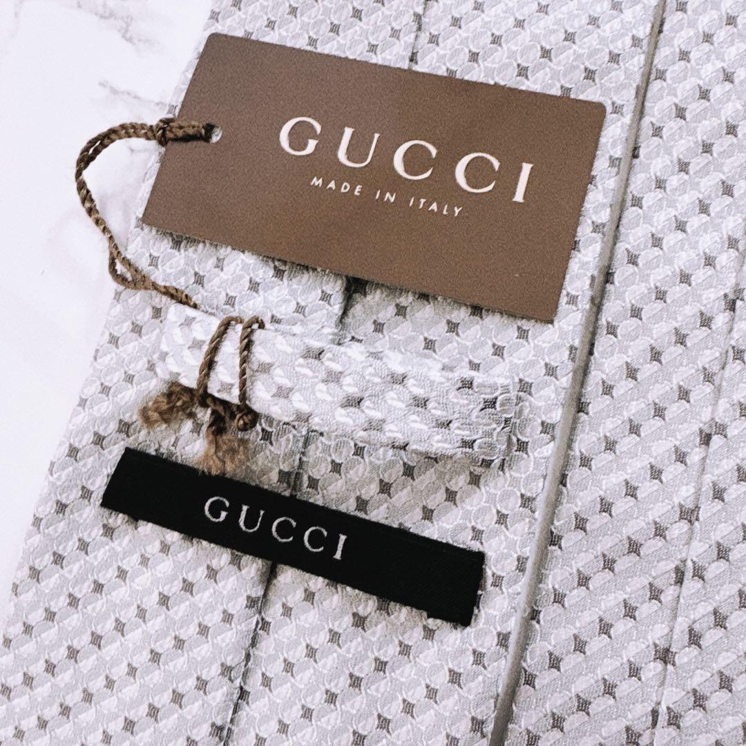 ✨未使用タグ付き✨GUCCI ドットストライプ　各シーンに万能重宝　ネクタイ
