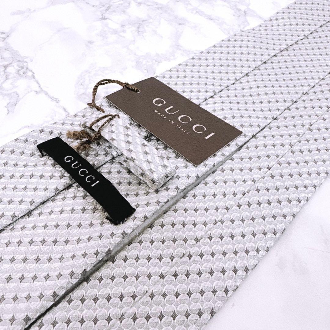 ✨未使用タグ付き✨GUCCI ドットストライプ　各シーンに万能重宝　ネクタイ