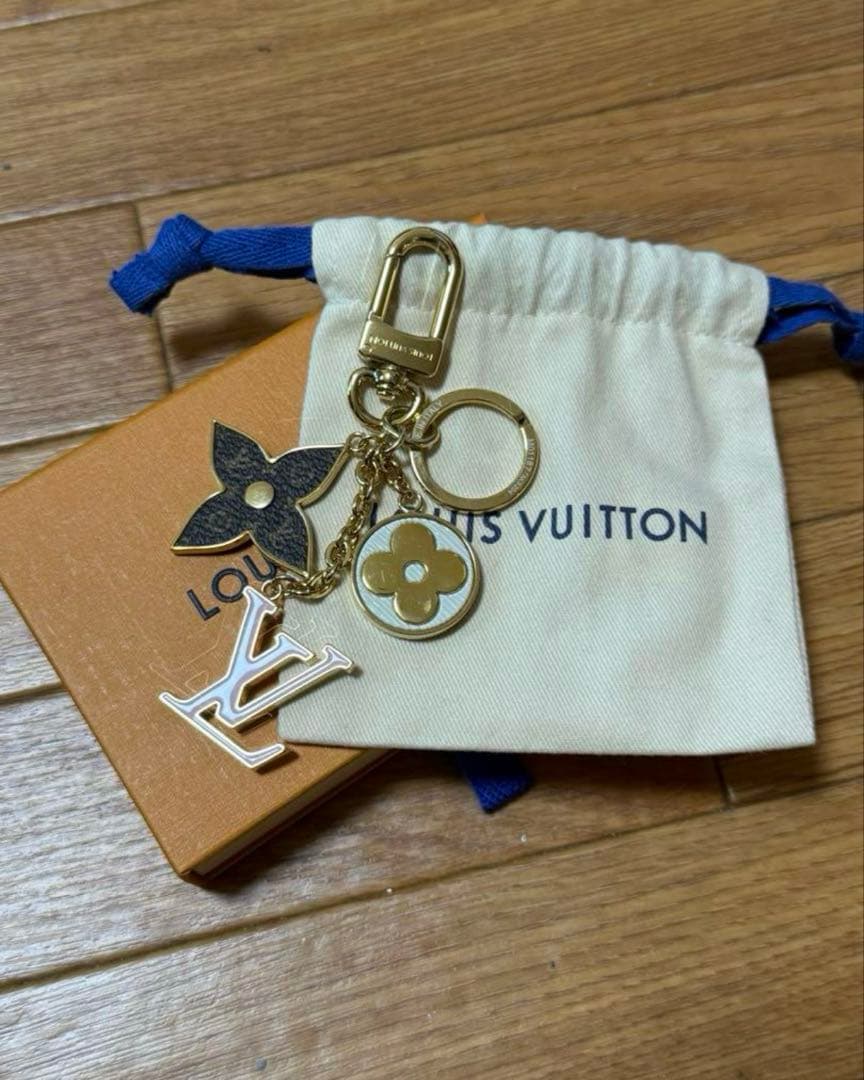 のぶのぶ  LOUIS VUITTON正規品 チャーム 新品未使用 LV