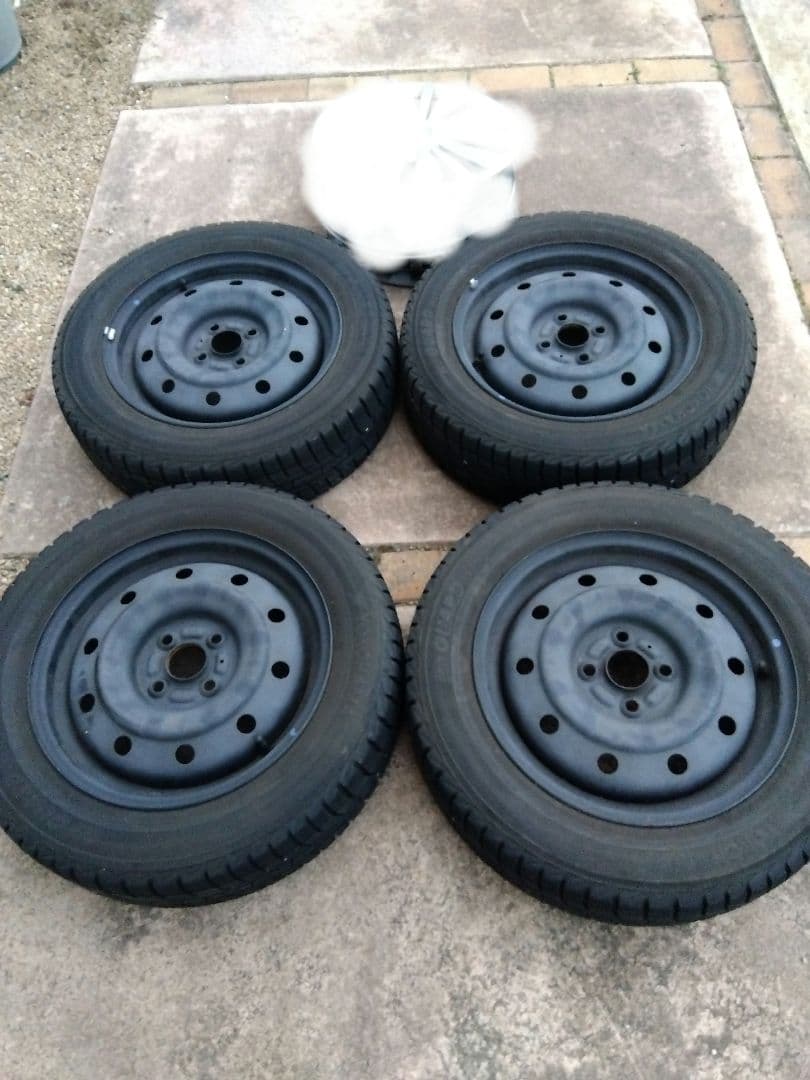 送料無料175/65/15 スタッドレスタイヤ鉄ホイールセット（バルブ交換済）