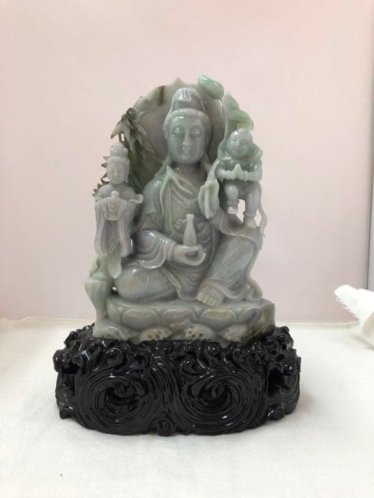 ビルマ翡翠観音様置物❣️天然翡翠　縁起物　贈答品  家庭円満　運気上昇❣️