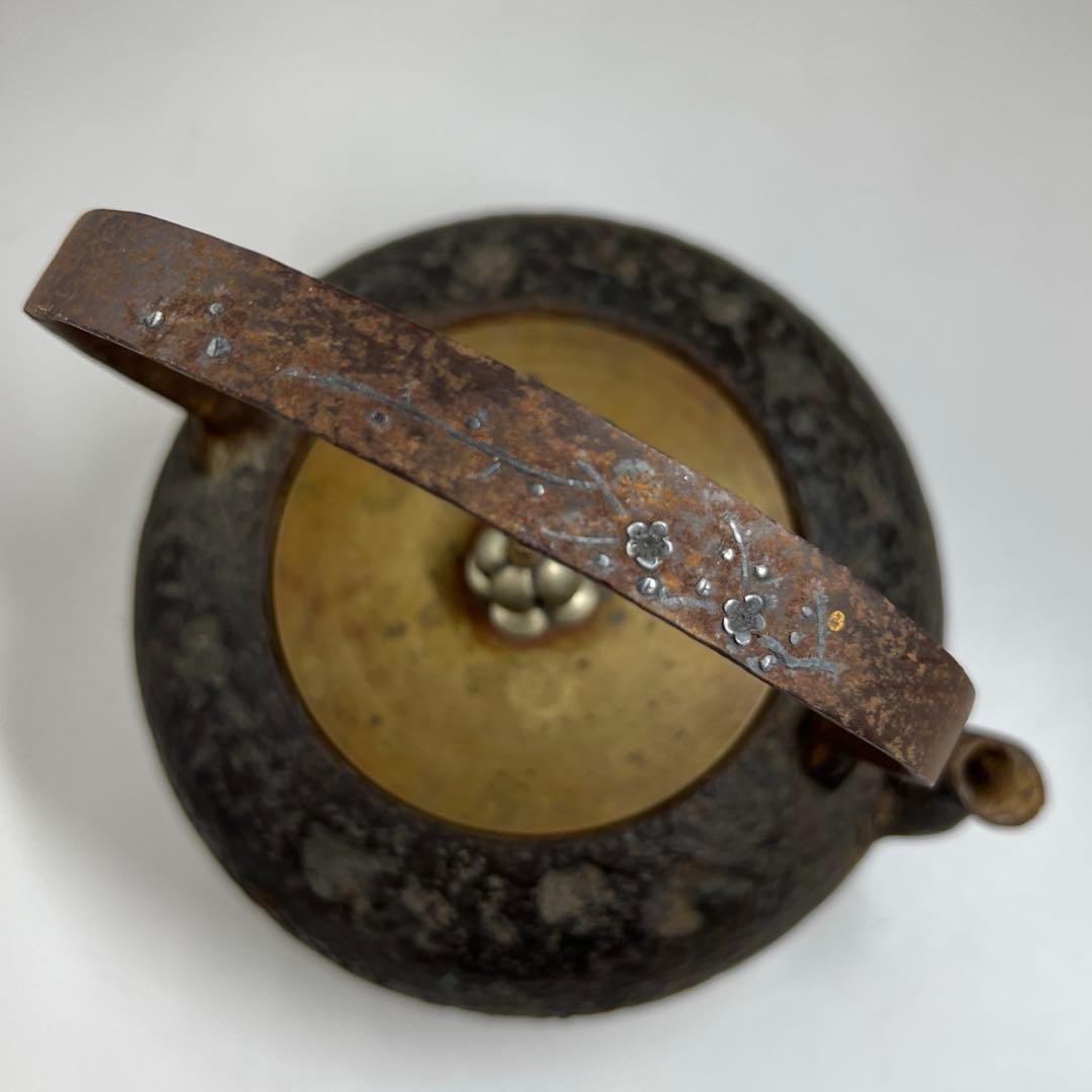 平安泰山堂作 注ぎ口下に「泰山堂造」持ち手金銀象嵌 鉄瓶 1475g トサコサ