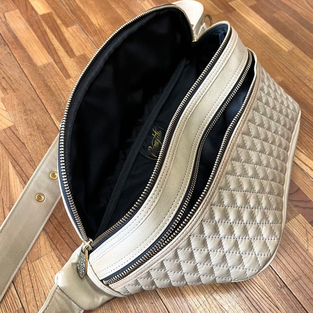 【未使用】PARASITE 本革 キルティングレザーボディバッグ ベージュ