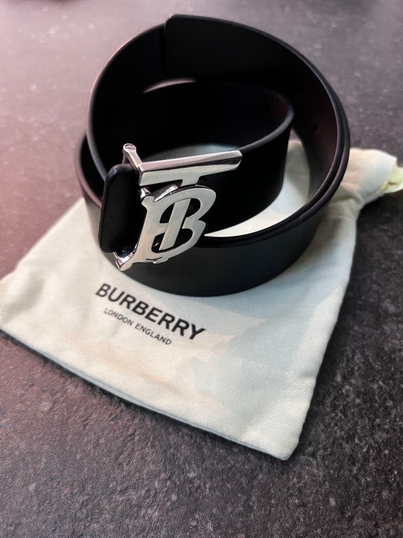 BURBERRY ブラックレザーベルト TBロゴ 保存袋付き
