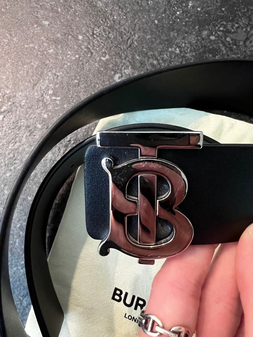 BURBERRY ブラックレザーベルト TBロゴ 保存袋付き