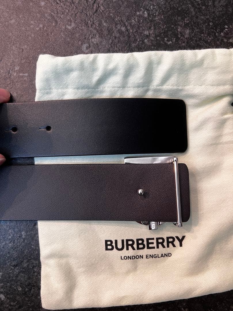 BURBERRY ブラックレザーベルト TBロゴ 保存袋付き