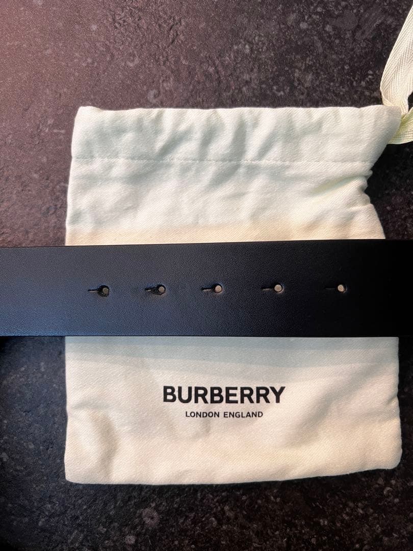 BURBERRY ブラックレザーベルト TBロゴ 保存袋付き