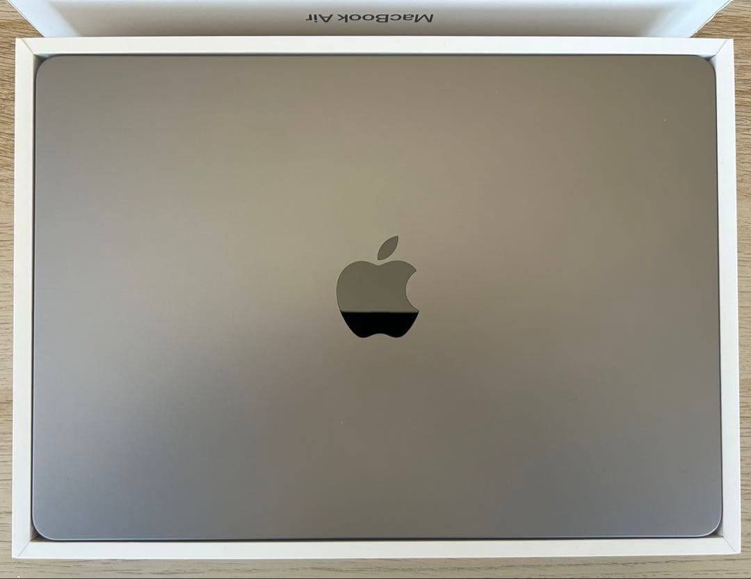Apple MacBook Air 13インチ スペースグレー(2024年)