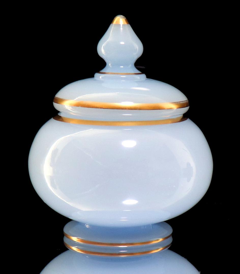 オールド・バカラ レアカラー ライトブルー オパーリンクリスタル製 金彩蓋物