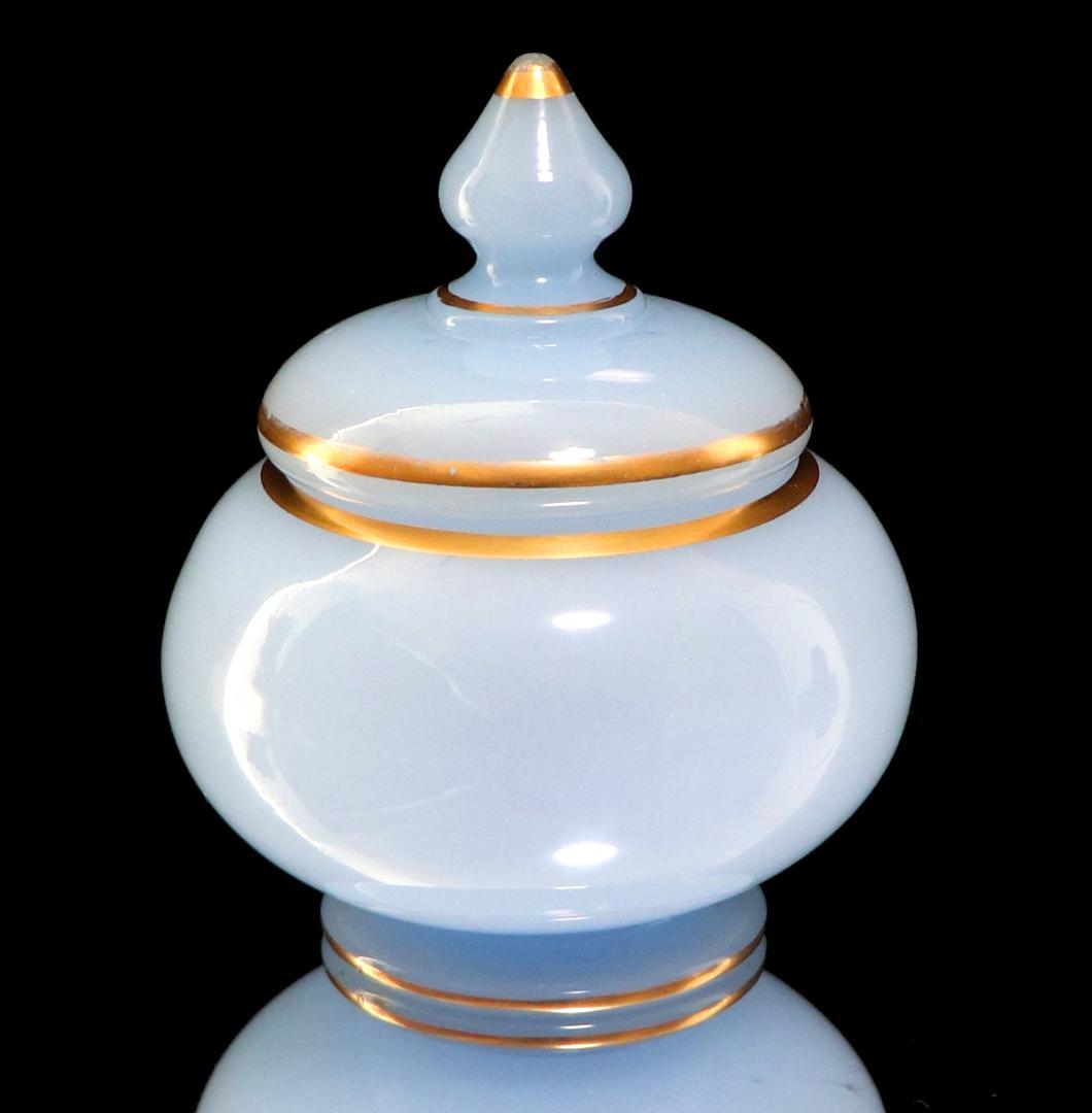 オールド・バカラ レアカラー ライトブルー オパーリンクリスタル製 金彩蓋物