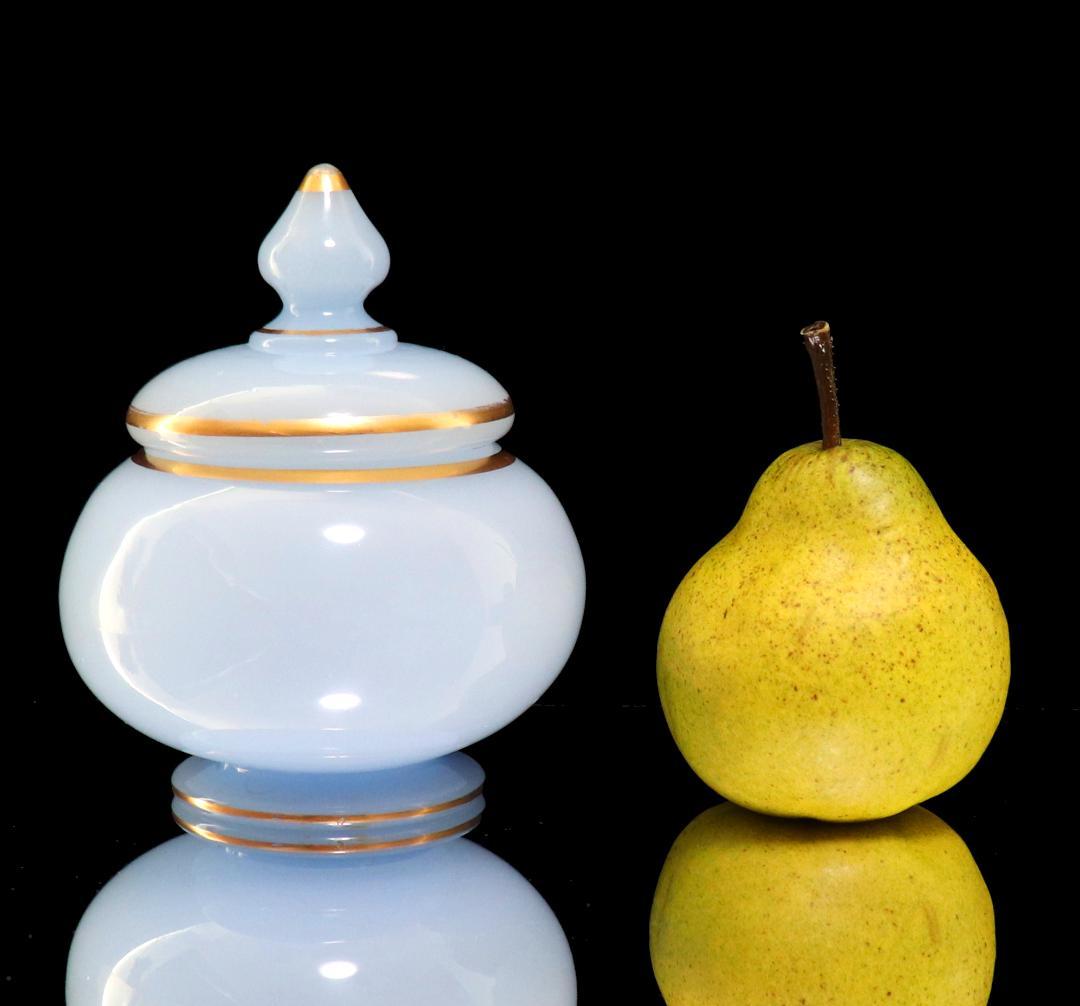 オールド・バカラ レアカラー ライトブルー オパーリンクリスタル製 金彩蓋物