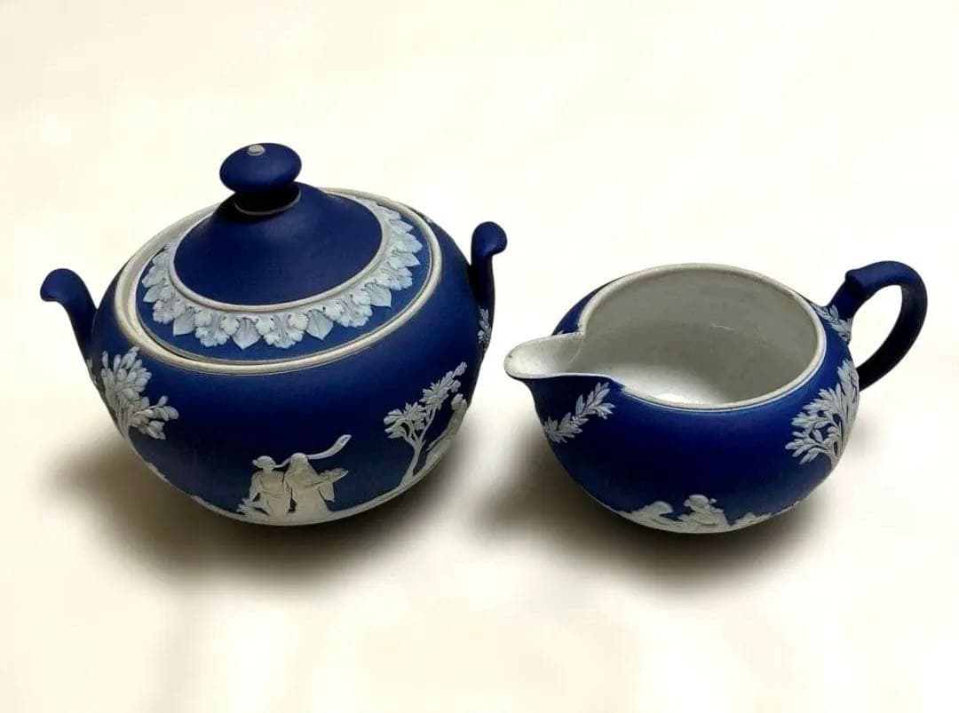 1900年頃のアンティーク? 英国ウェッジウッド　ディップドジャスパー 2点