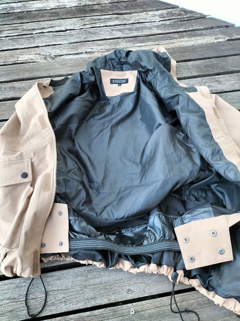 美品NOMADIKノマディック　L　スノーボードウェア 上下セット