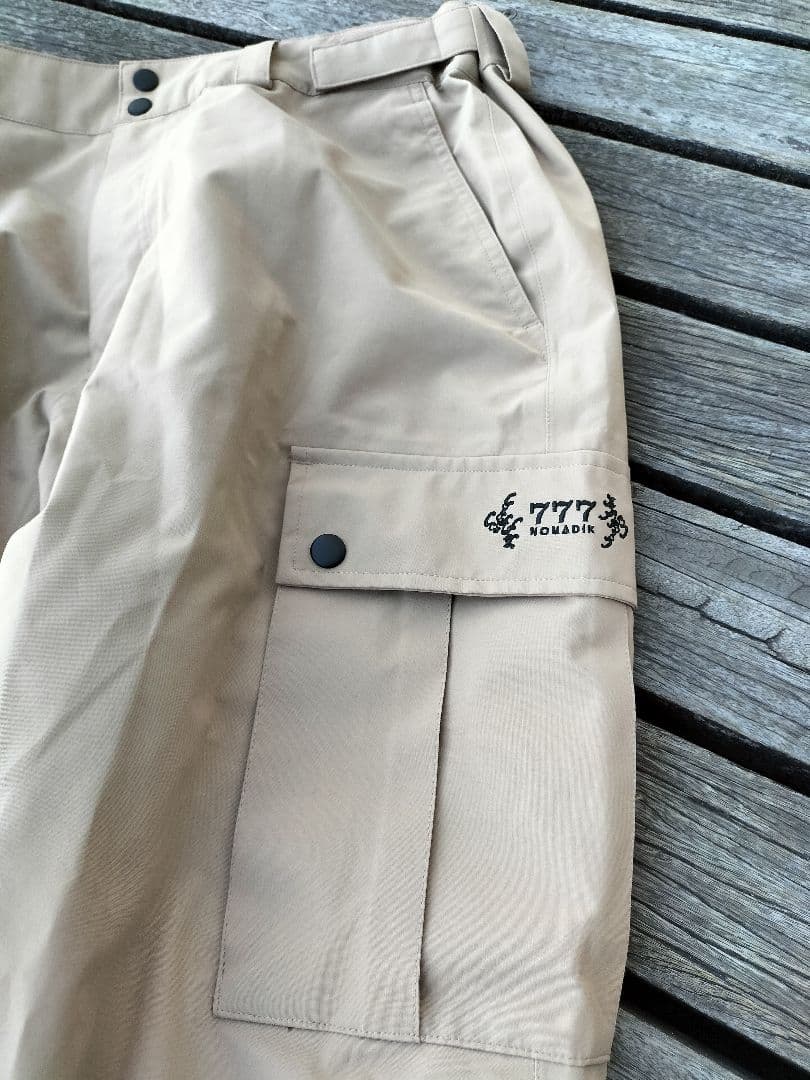 美品NOMADIKノマディック　L　スノーボードウェア 上下セット