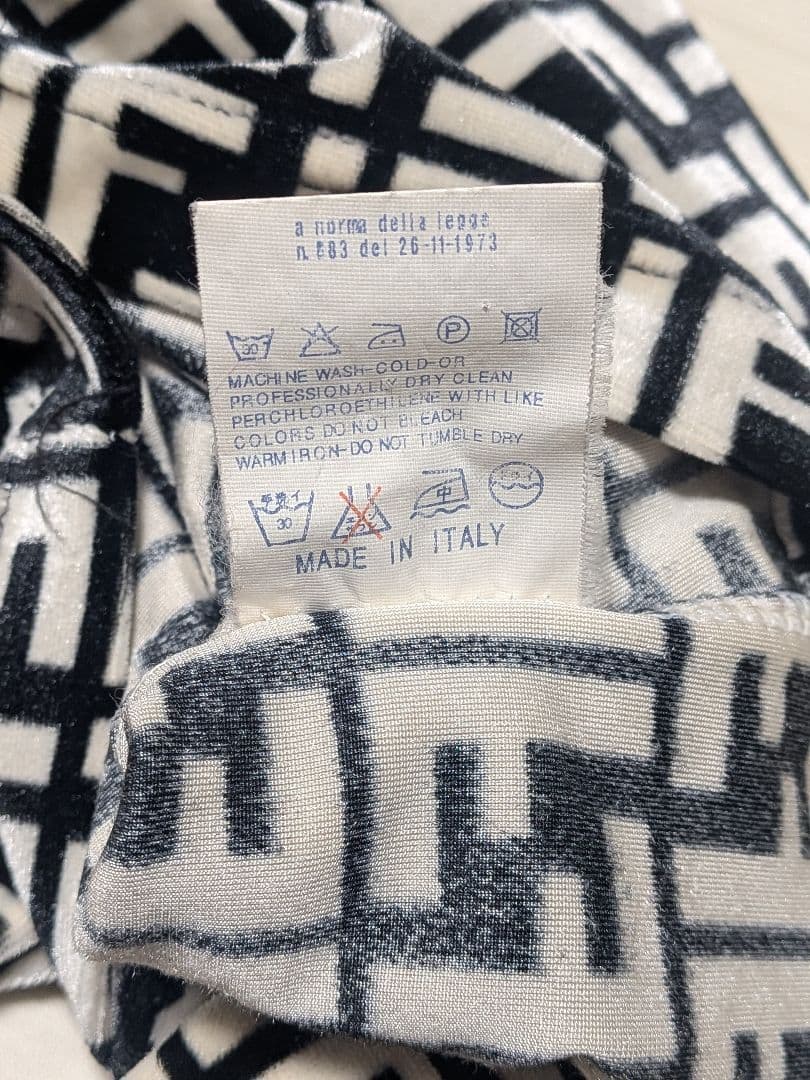 FENDI フェンディ ズッカ柄　ロゴ　ベロア　ハイネック