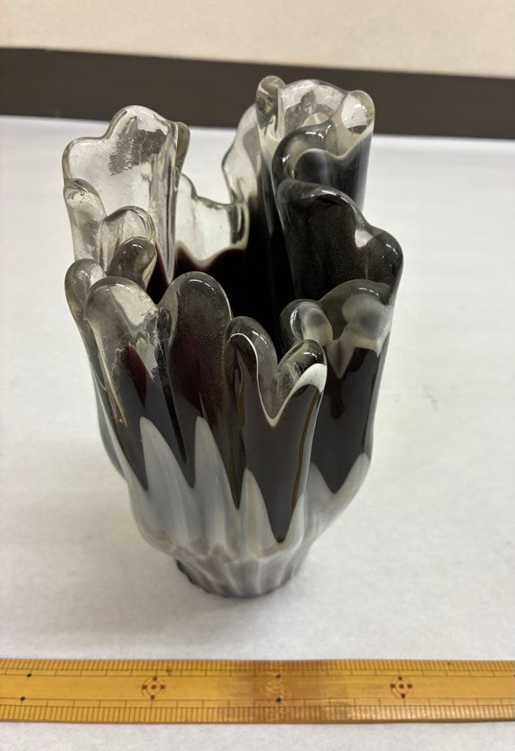 フリルガラス花瓶　花器