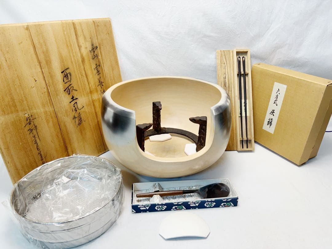 美品 茶道具 寄神崇白造 雲華焼 面取土風炉 清五郎作火箸 灰匙前瓦灰篩五徳 等