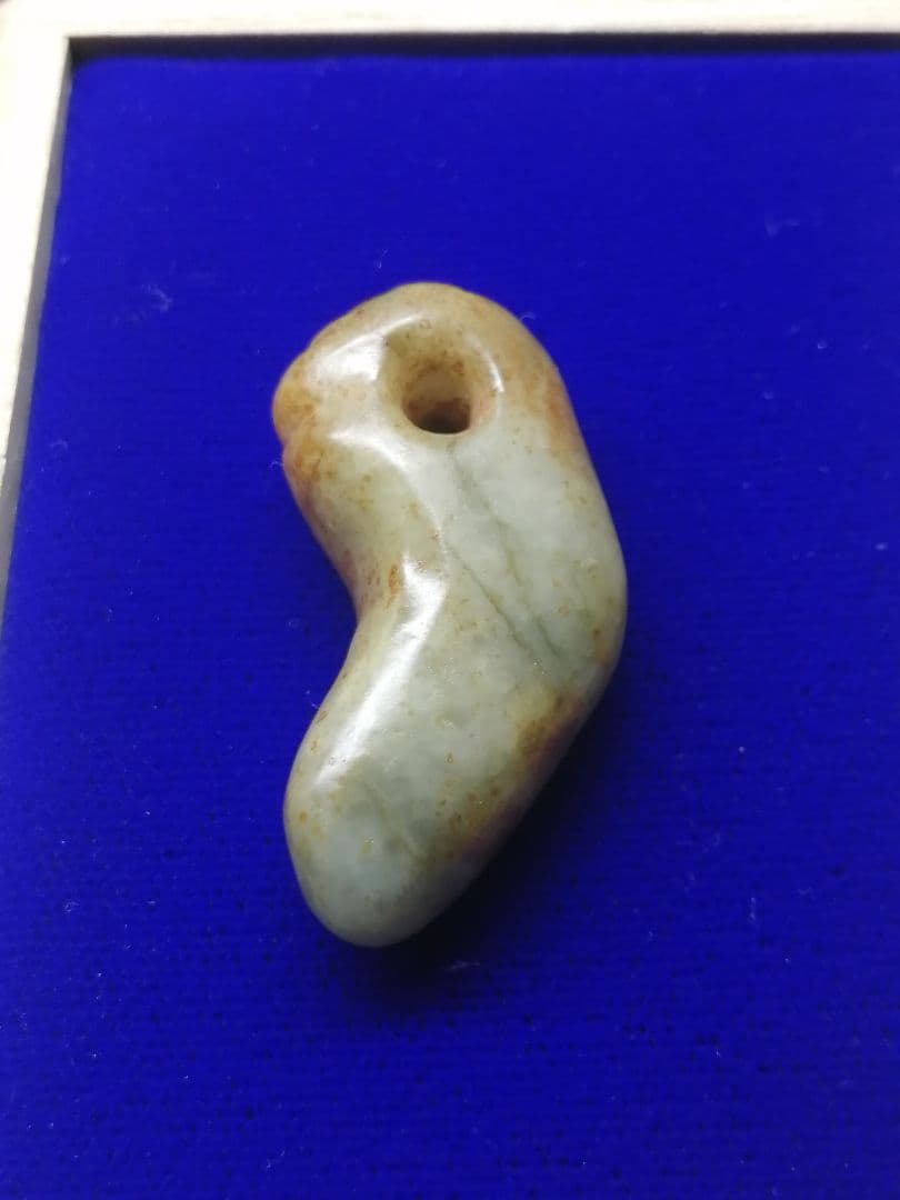 ★縄文期『古代翡翠勾玉』出土品　4.2cm 埋蔵文化財　本物の『古代翡翠』です