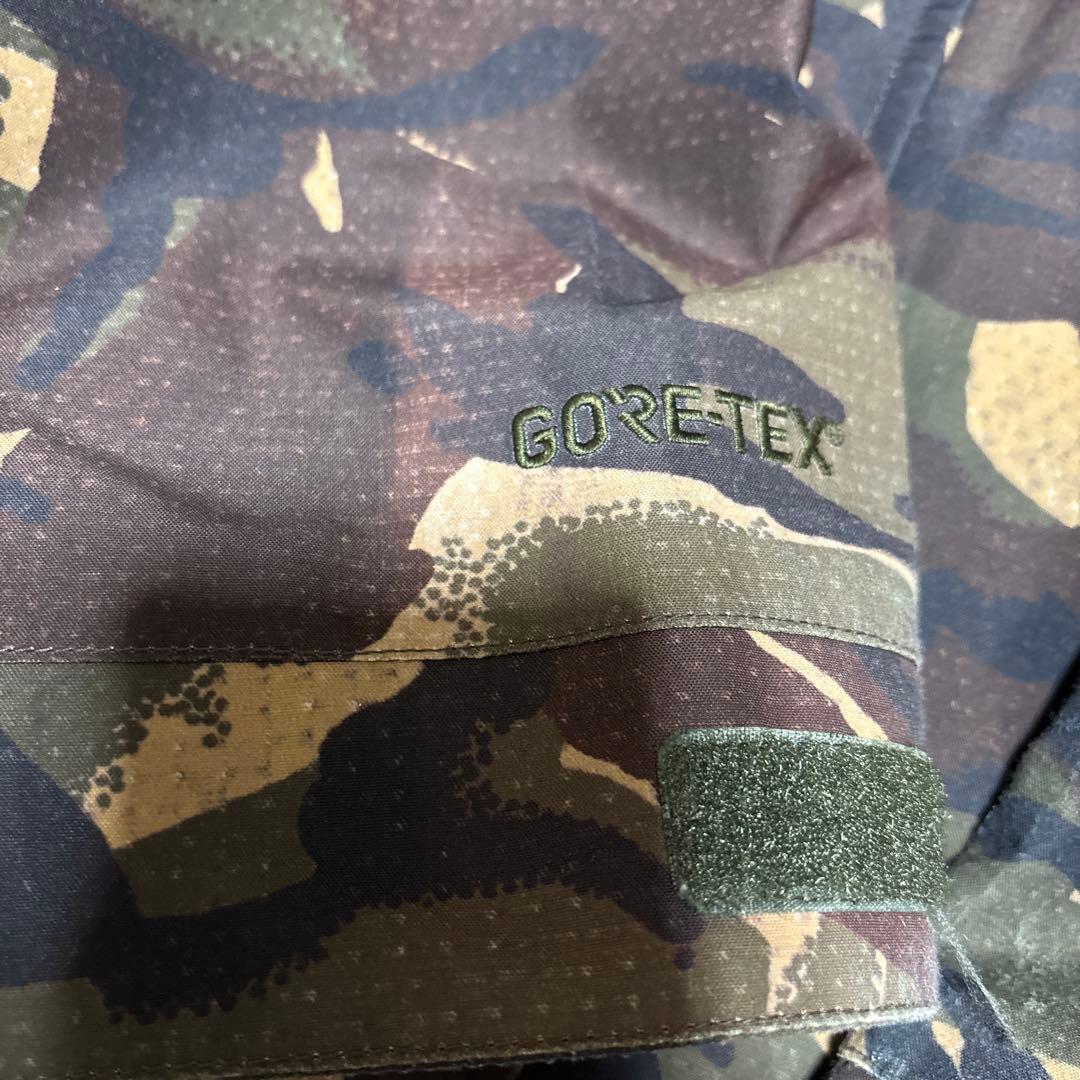 バートン GORE-TEX カモフラ　スノーボードジャケット　メンズS