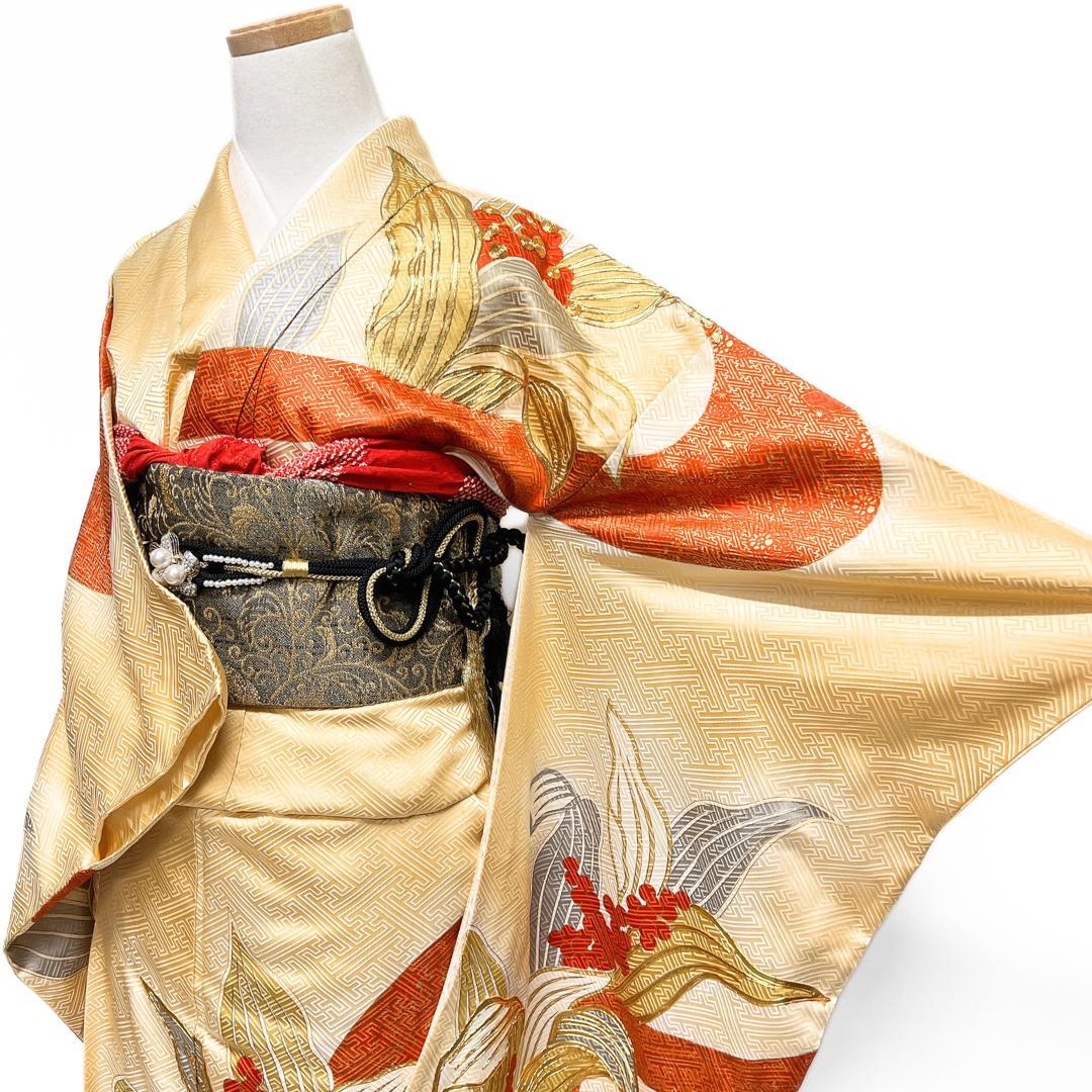 振袖　金駒刺繍　金彩　南天　百合　流水　紗綾形　成人式　着物　124b d ms