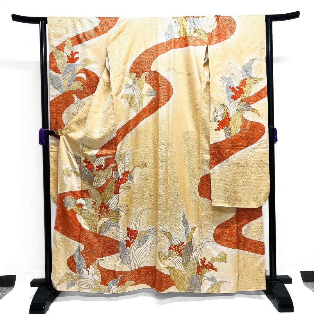振袖　金駒刺繍　金彩　南天　百合　流水　紗綾形　成人式　着物　124b d ms
