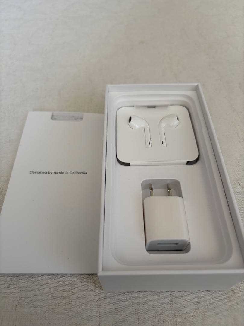 faniさん専用　iPhone SE2 128GB美品 箱あり付属品は全て未使用