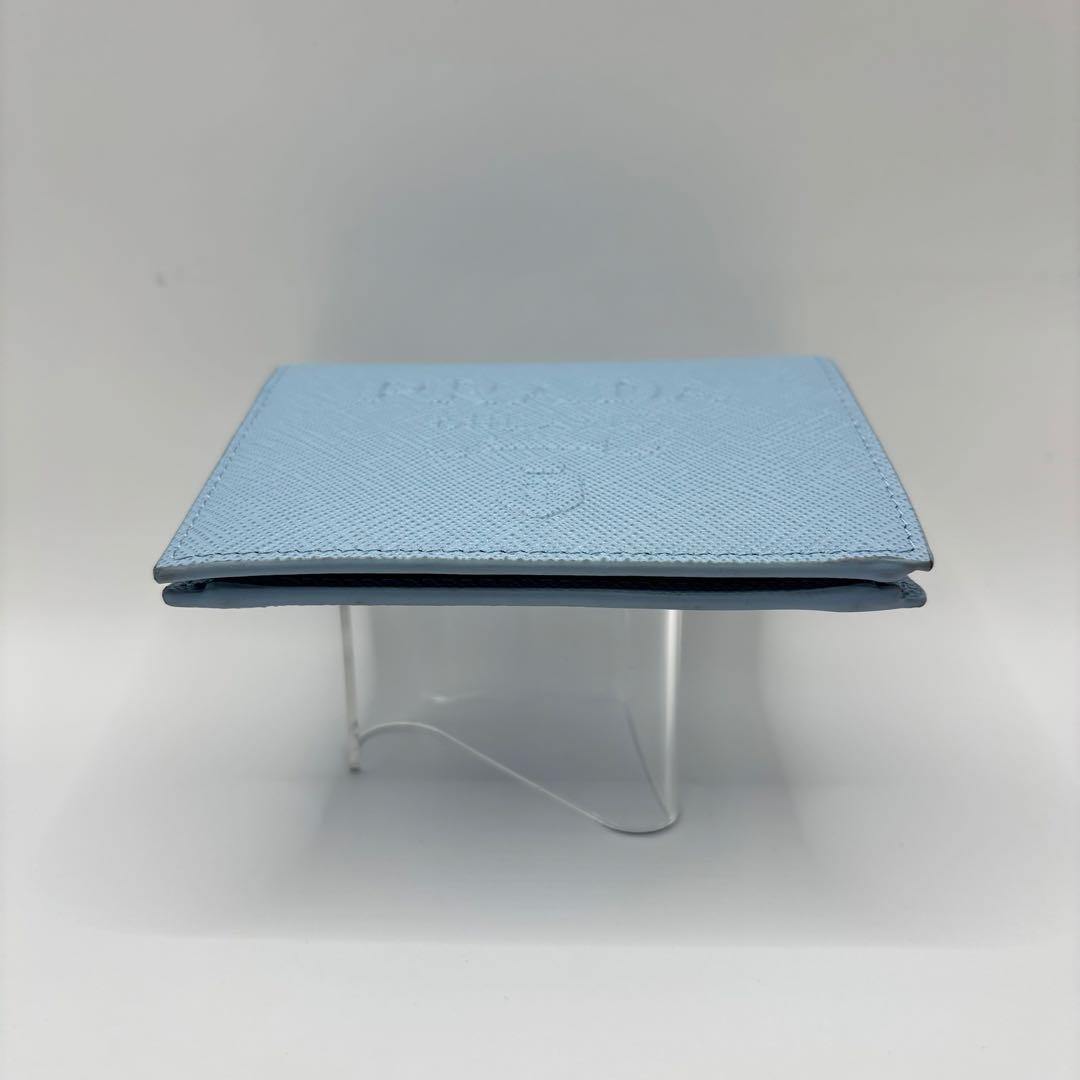 美品　PRADA 二つ折り財布　サフィアーノエンボス　ライトブルー 1MV204