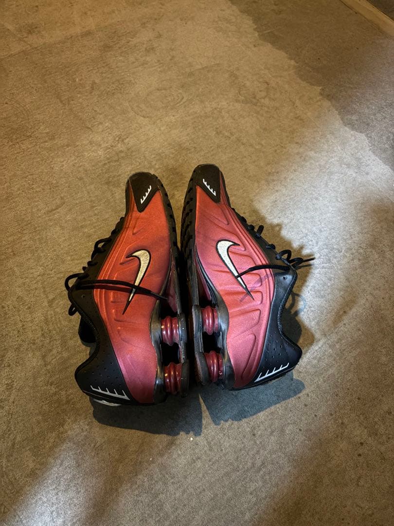 ナイキ shox r4 チームレッド 28cm