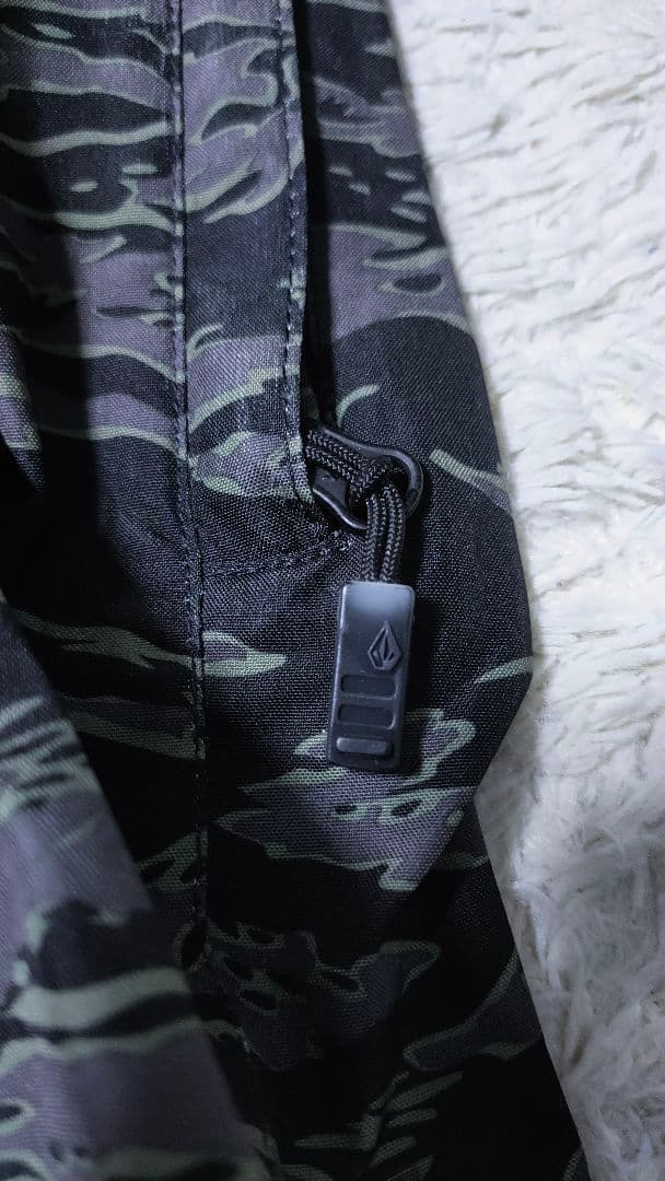 【VOLCOM ボルコム】 スノーボードウェア タイガーカモ ゴアテックス