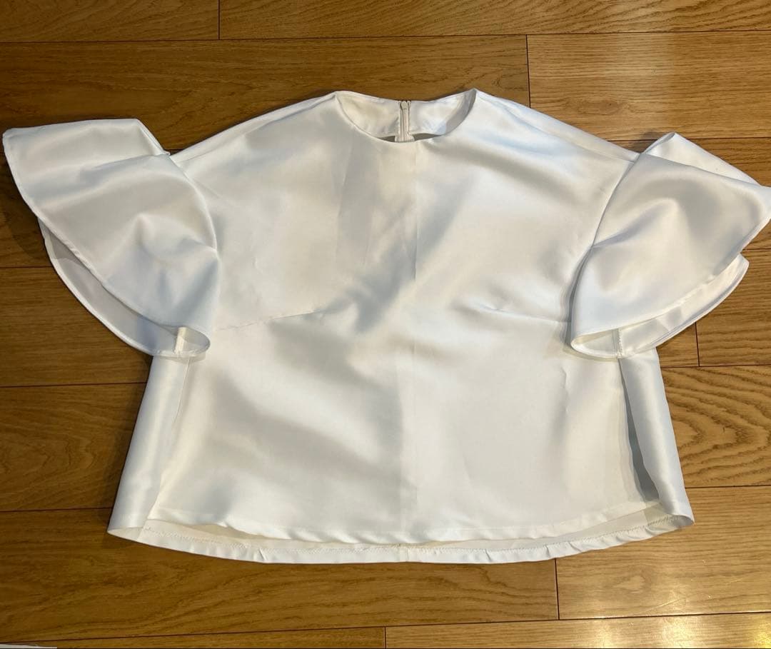 即購入可能です☆ フレア袖トップス　フィンスリーブ　ブラウス　オフホワイト