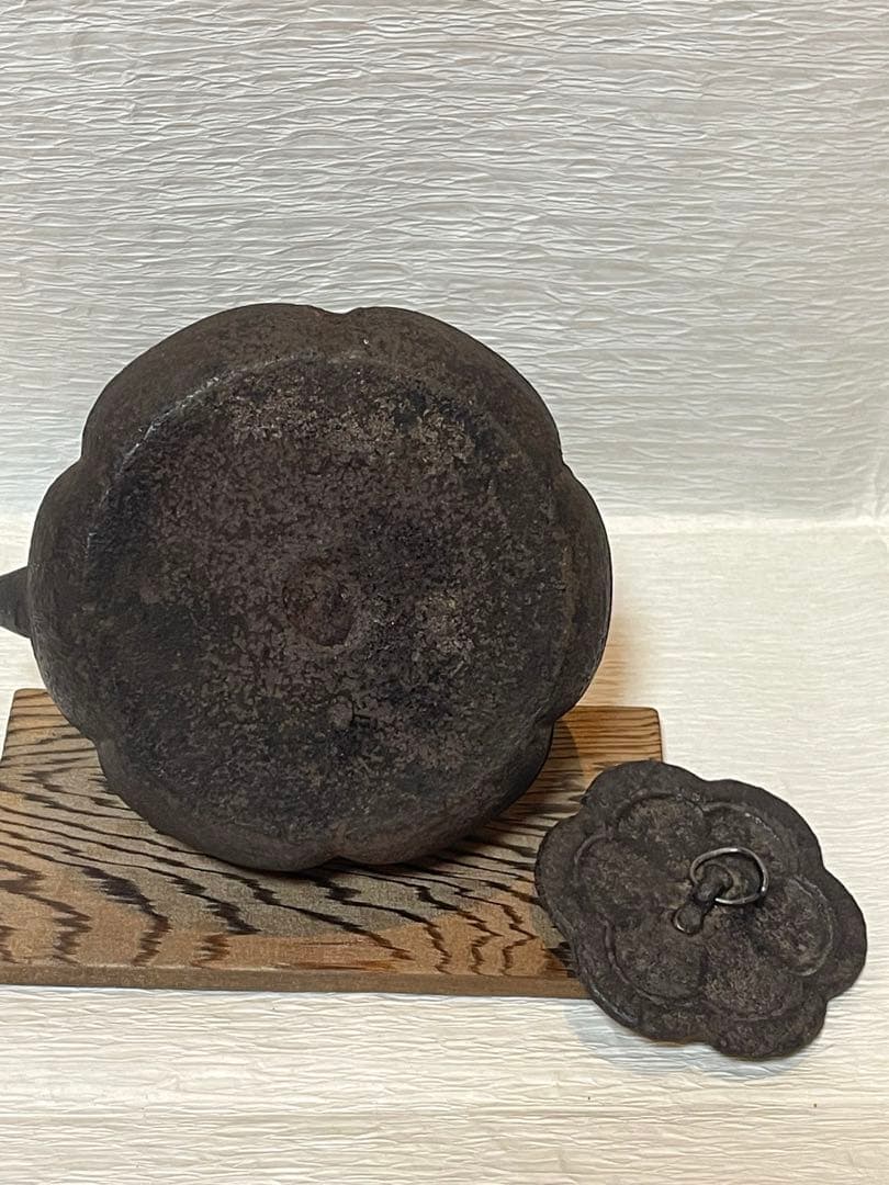 南部鉄器　鉄瓶　鋳鉄製花型急須 花型　アンティーク　置物　時代物