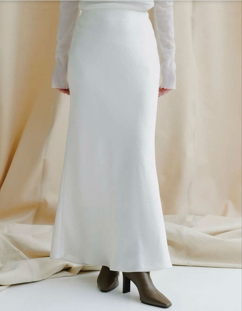 anuans サテンナロースカート　ほぼ新品