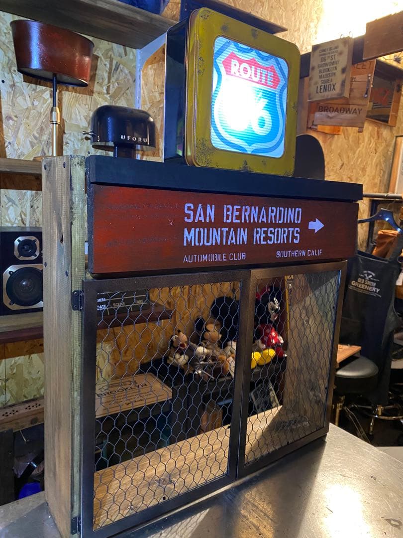 照明付き　収納棚　アメリカン　ROUTE66