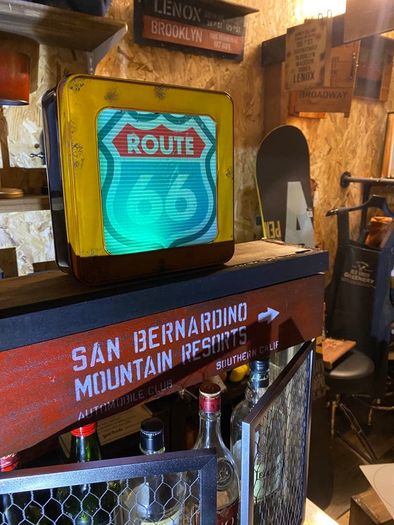 照明付き　収納棚　アメリカン　ROUTE66