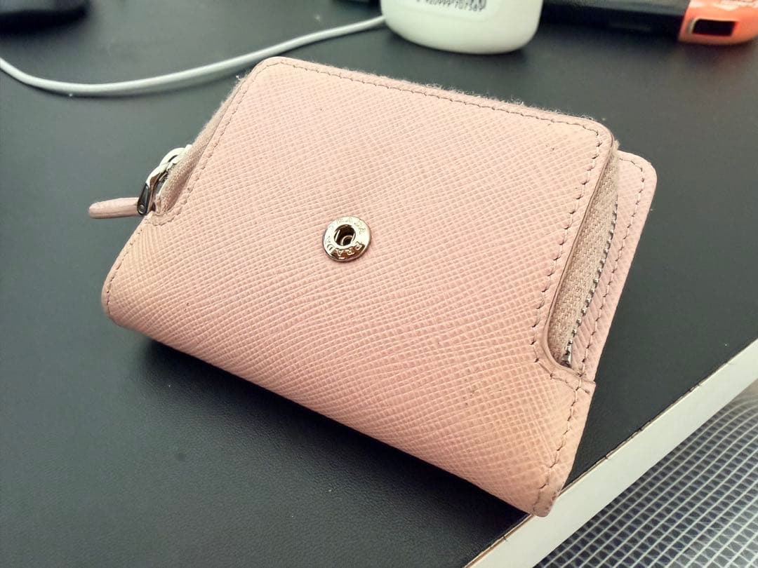 PRADA ピンク 三つ折り　小さな財布