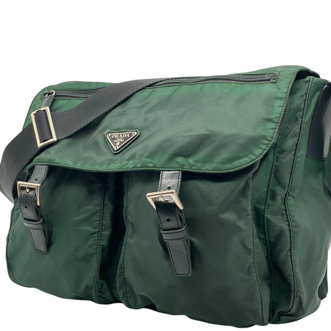 プラダ　ナイロン　メッセンジャーバッグ　三角プレート